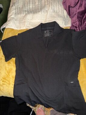 Figs Black Technical V-Neck Scrub Top